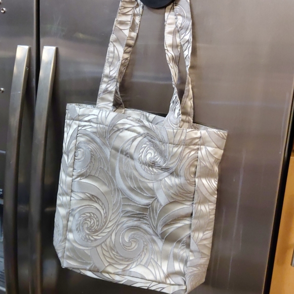 Linen silver embroidery day bag - Picture 2 of 8